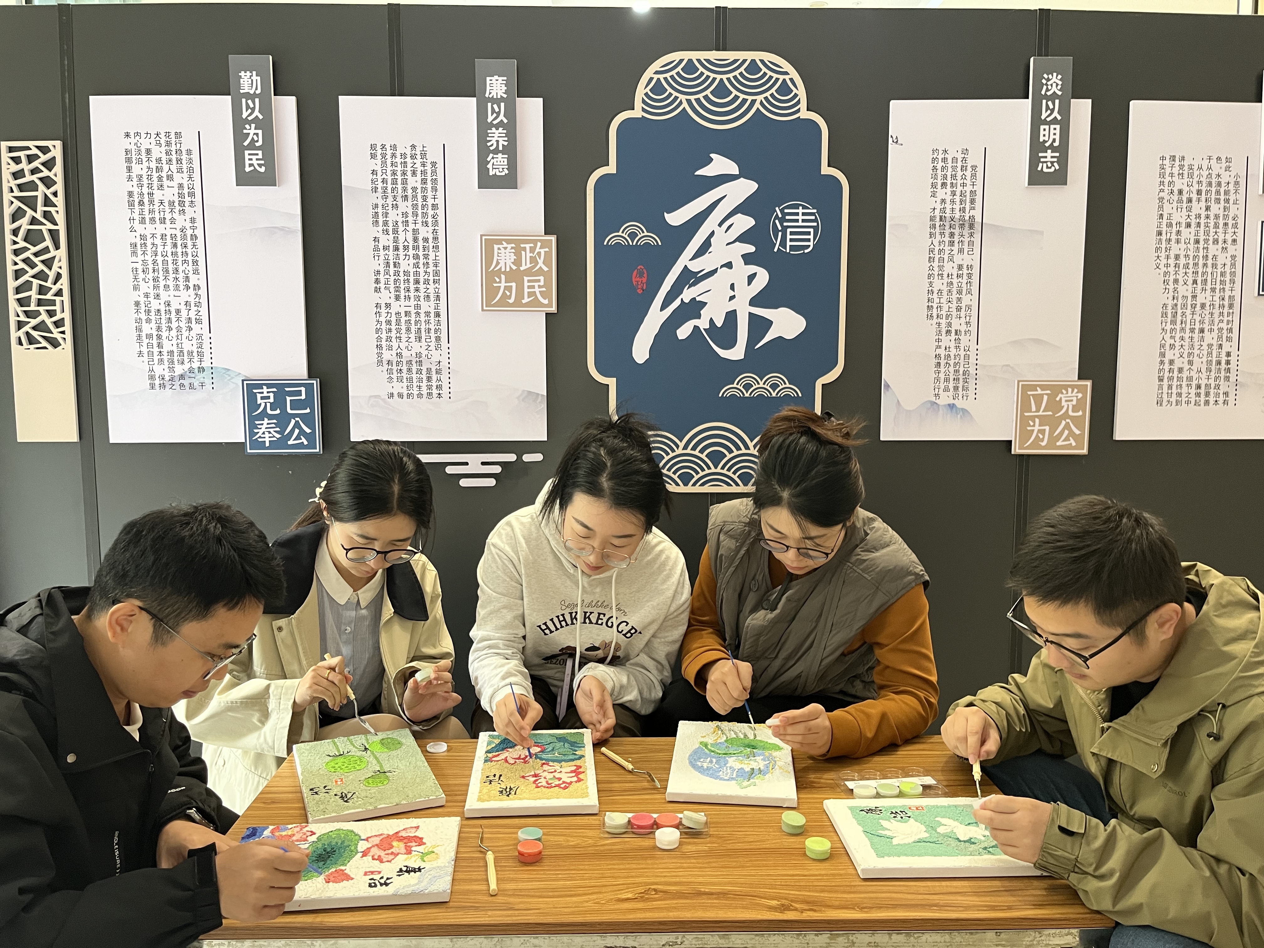 活动照片.jpg 活动照片.jpg